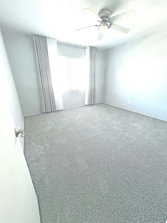 Foto del edificio - 941 N Oleander Ave