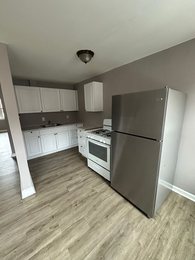 Building Photo - 3 Bed, 1 Bath Townhome in Darby
