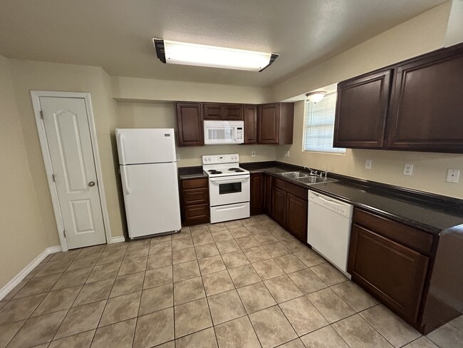 Foto del edificio - 3301 Pecan Dr