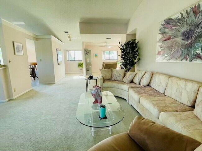 Foto del edificio - 10656 Tropic Palm Ave