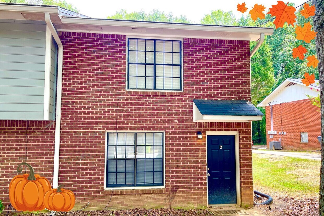 Primary Photo - Welcome to this charming 2-bedroom, 2-bathroom townhouse located in the heart of Fayetteville, GA.