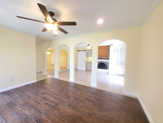 Building Photo - Large Updated Duplex - SW Ft. Worth