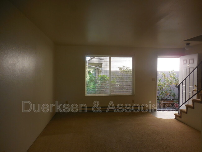 Building Photo - 112 NE Conifer Blvd