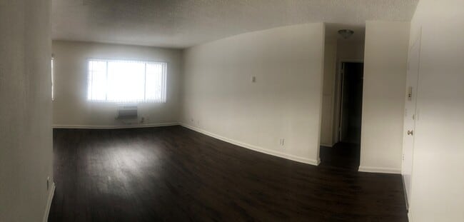 Building Photo - 980 Menlo Ave
