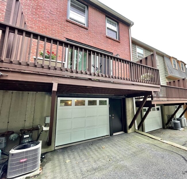 Building Photo - 11 Gooseneck Ln