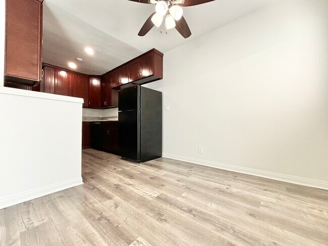Foto del edificio - 14940 Magnolia Blvd Sherman Oaks, CA 91403