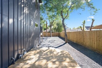 Building Photo - 207 Lockwood Dr