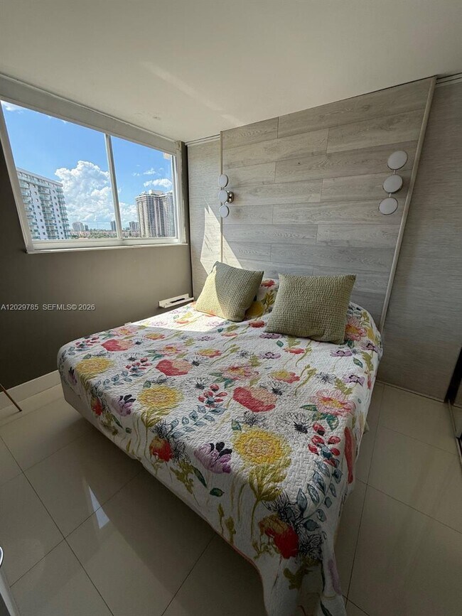 Foto del edificio - 19370 Collins Ave