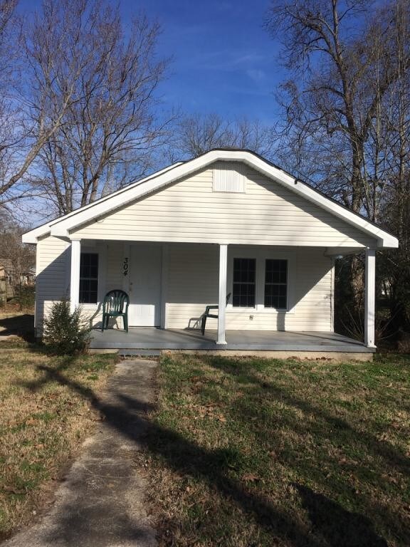 Primary Photo - 304 Maple Ave.