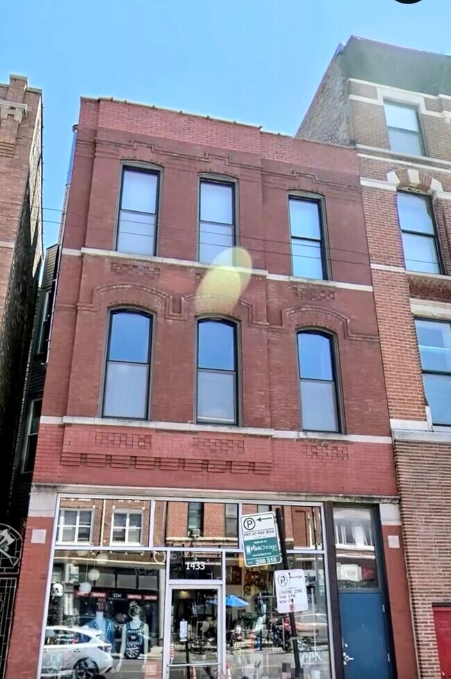 Foto del edificio - 1433 W Chicago Ave