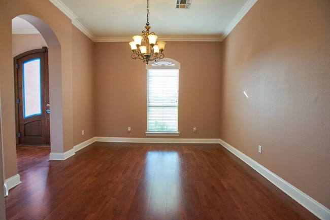 Building Photo - 321 Lac Cypriere Dr