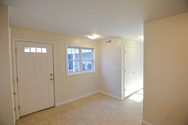 Foto del edificio - 120 Lowell Rd