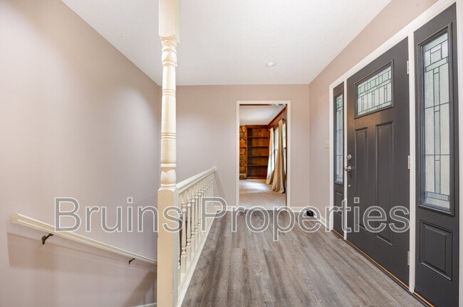 Building Photo - 229 Creekwood Dr