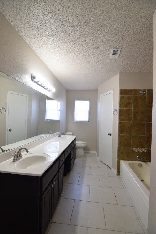 Foto del edificio - 402 William Tell Dr