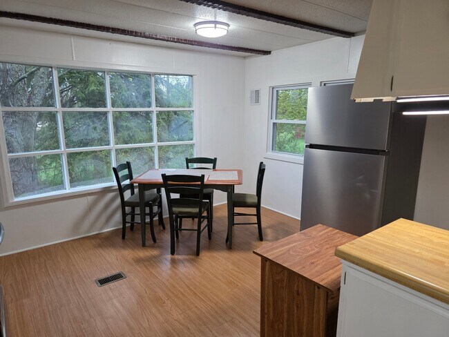 Foto del edificio - 4639 Hill Rd