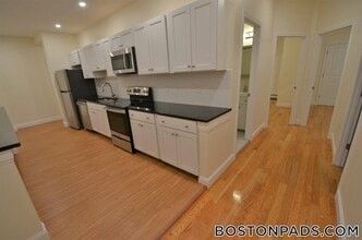 Building Photo - 35 Brookline St