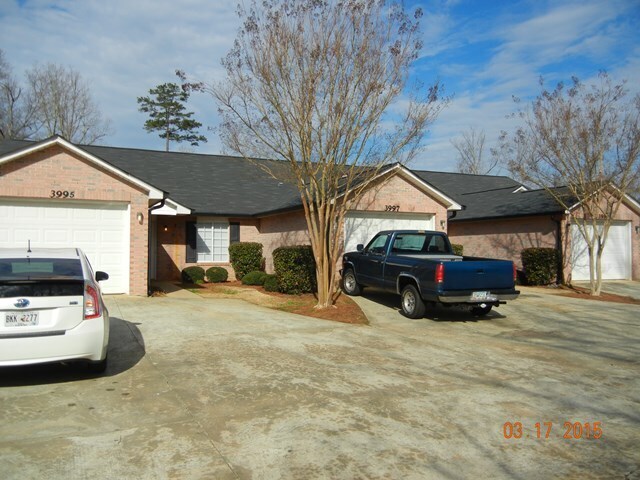 End unit in 3 unit building - 3995 Hidden Hollow Dr