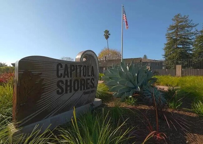 Foto del edificio - Walk to Capitola Esplanade and Beach!