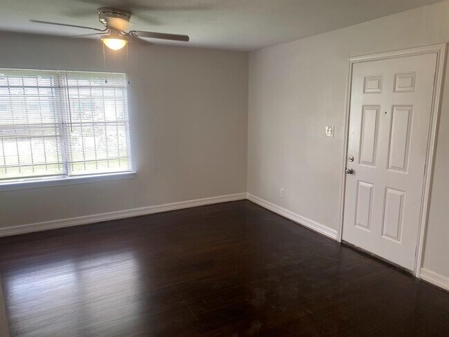 Foto del edificio - 5731 Belmark St