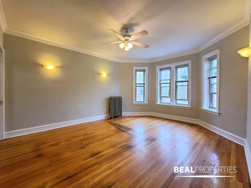 Foto principal - 0 bedroom in CHICAGO IL 60613