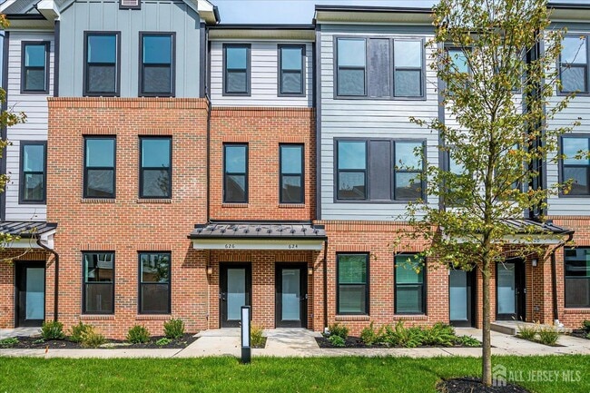 Building Photo - 624 Sadie Cir