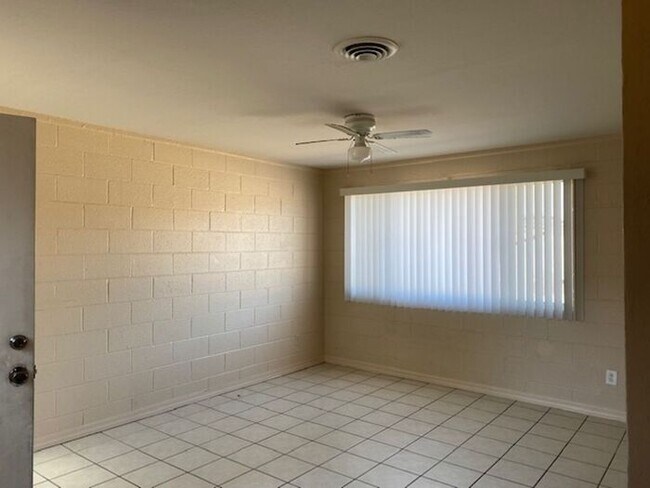 Building Photo - $1,300 2 Bedroom-1 Bath Apt For Lease in 4...
