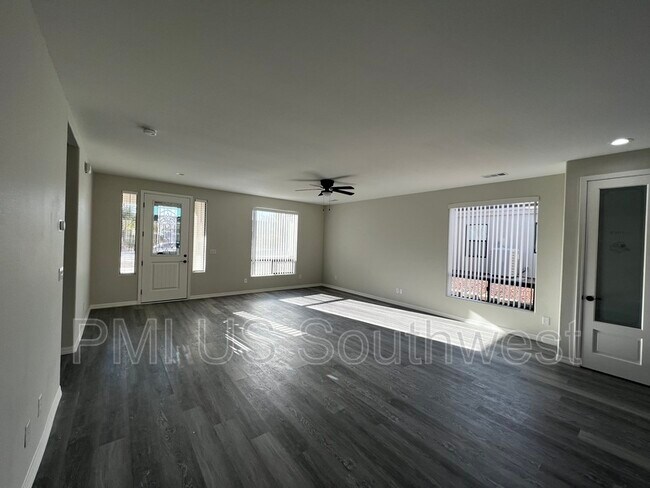 Building Photo - 6102 S Scorpion Ln