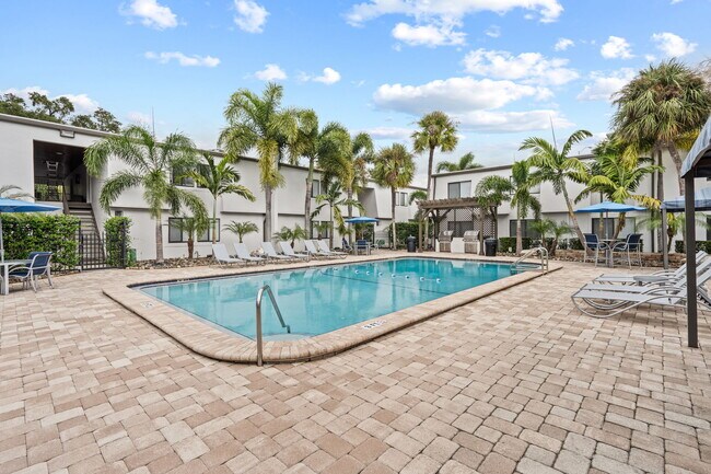 Curated visual reference: High Ceiling Apartments In Historic Building Reference: Hyde Park Historic District Apartments For Rent With High Ceilings