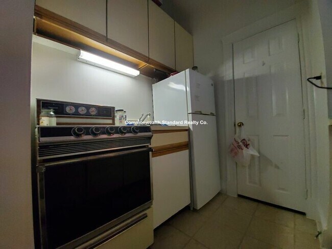 Building Photo - 845 Beacon St