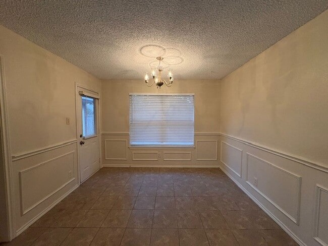 Foto del edificio - Charming 3 Bedroom Home!!