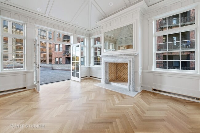Building Photo - 2700 N Lakeview Ave