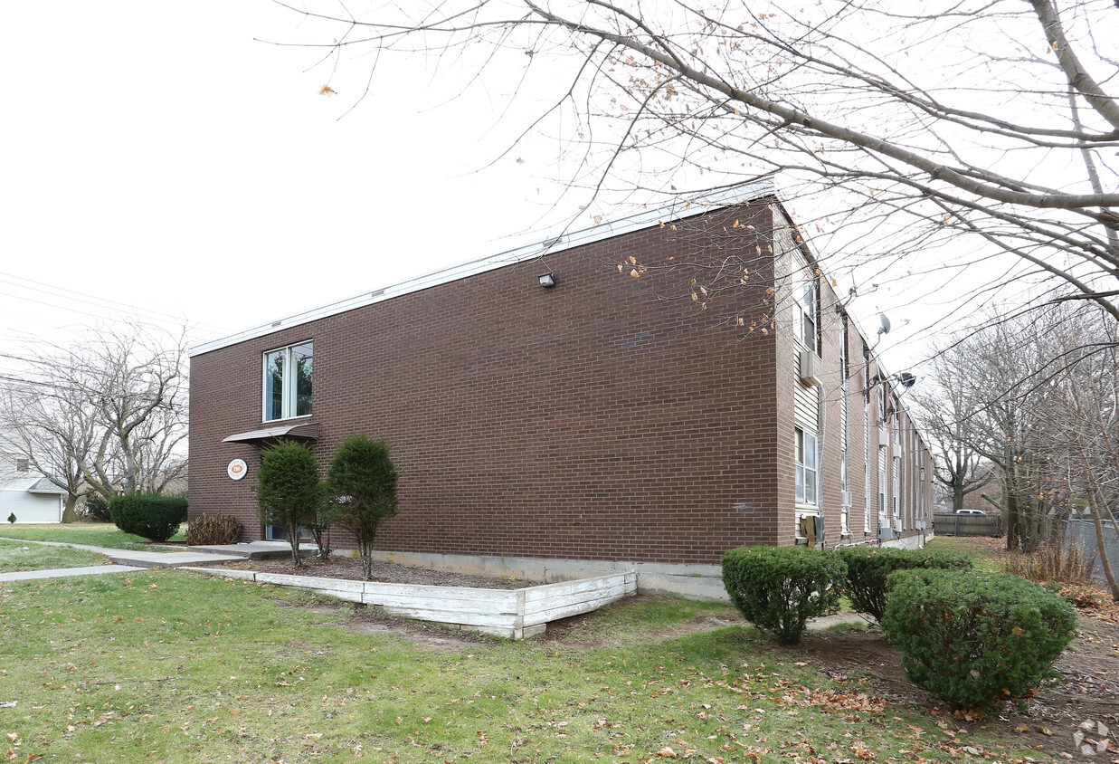 Building Photo - Brandon Hall Apartments