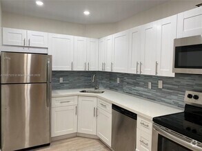 Building Photo - 3119 Oakland Shores Dr