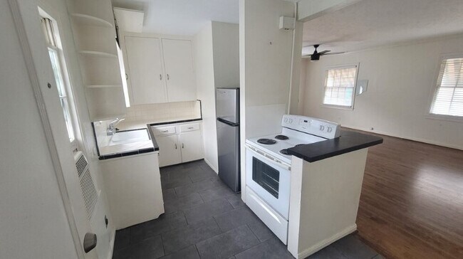 Foto del edificio - Avondale and Crocker Street Apartments