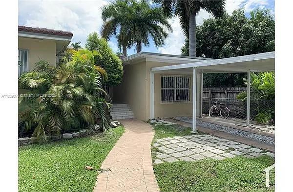 Foto principal - 800 SW 25th Rd