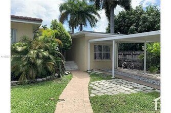 Building Photo - 800 SW 25th Rd