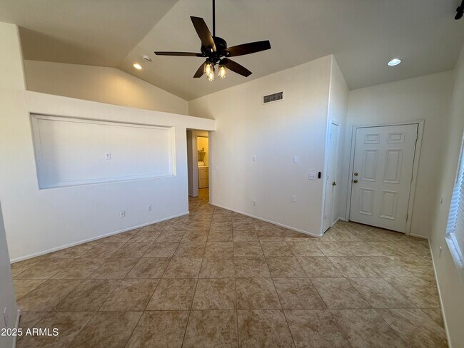 Foto del edificio - 2387 E Winchester Pl