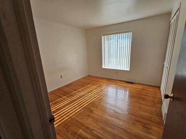 Building Photo - 29576 City Center Dr