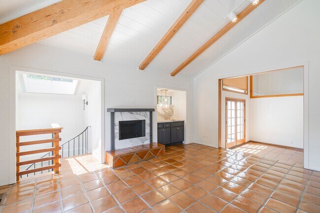 Building Photo - Beautifully Renovated Woodland Hills Home