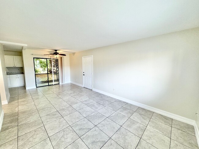 Building Photo - **SPRINGWOOD**2 BED / 2 BATH**NAPLES**ANNU...