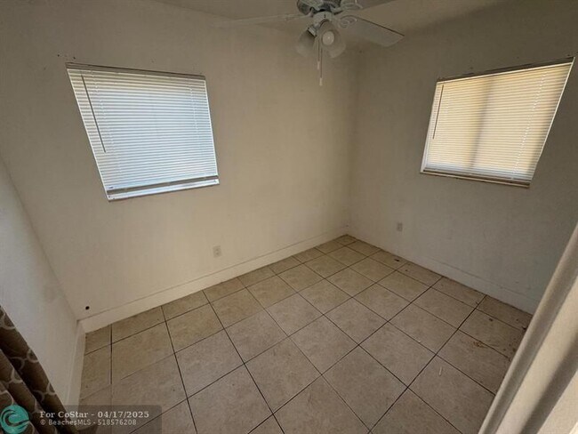 Building Photo - 1710 Lauderdale Manor Dr