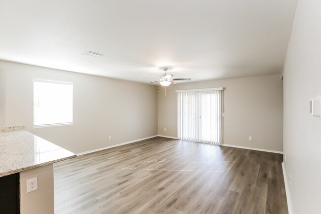 Foto del edificio - 25371 W Long Ave
