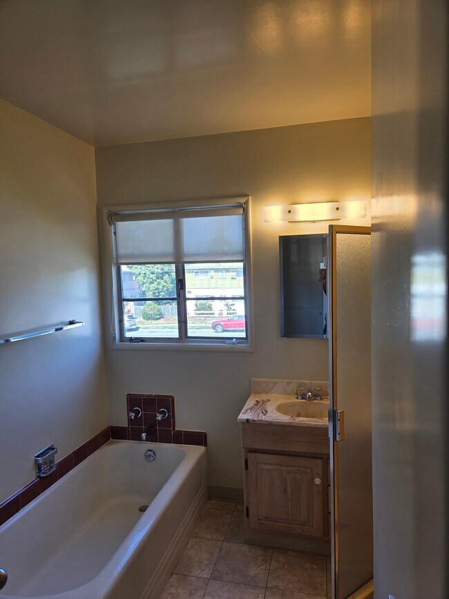 Foto del edificio - 5854 Woodman Ave