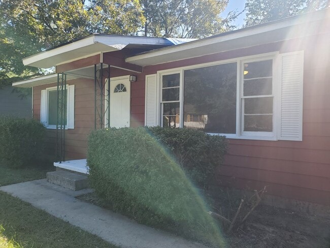 Building Photo - Coming Soon, still occupied.