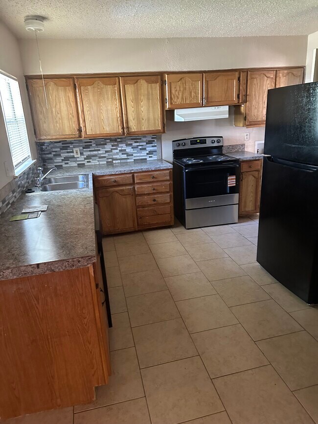 Foto del edificio - 511 Highcrest Dr