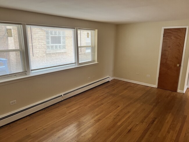 Foto del edificio - 3144 Ridgeland Ave
