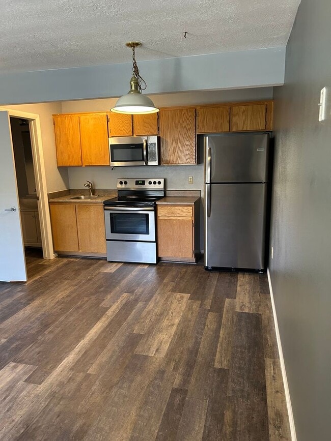 Building Photo - Smokey Lanes Condo, upper level, 1 bedroom...
