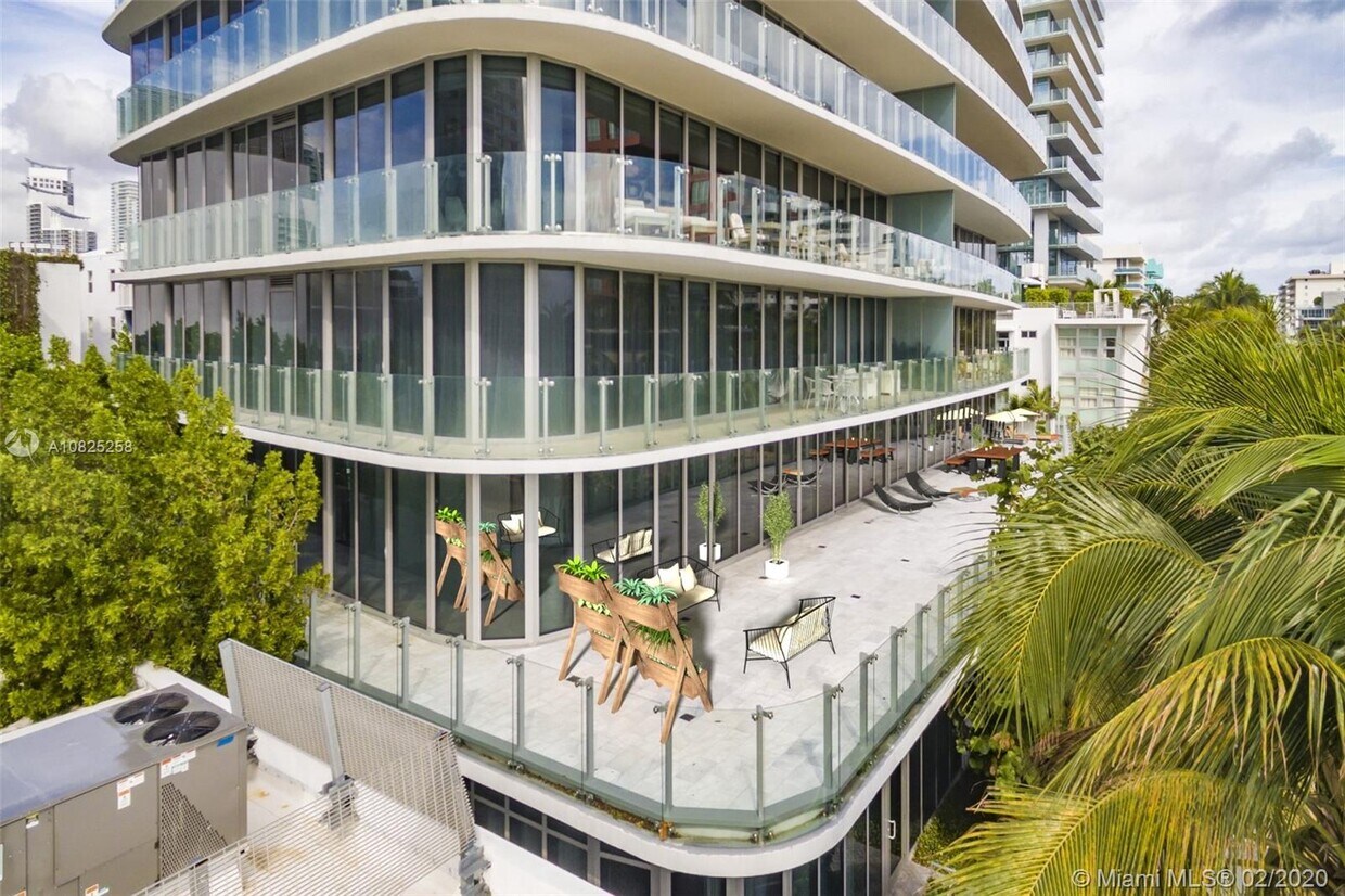 Primary Photo - 1 Collins Ave