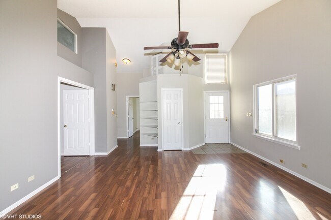 Foto del edificio - 707 Clearwood Ct