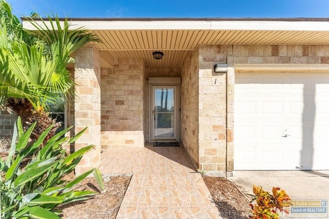Building Photo - 1 Torrey Pines Dr